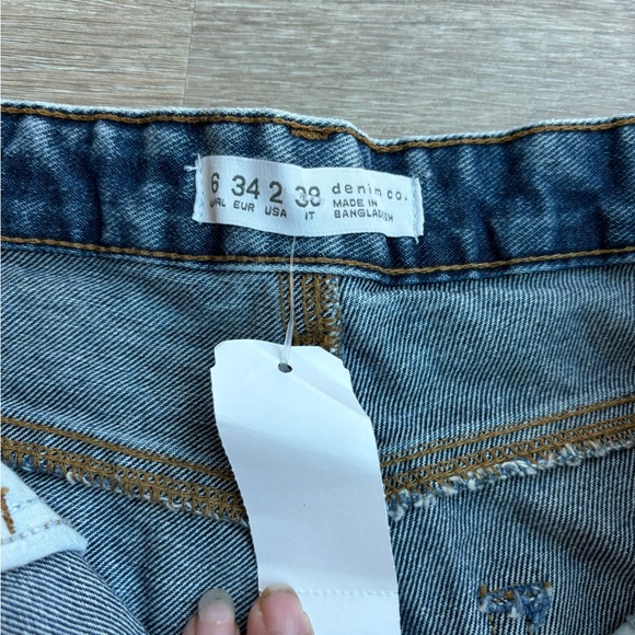 Denim co size 2 high waisted denim shorts. Raw hem - Picture 3 of 4